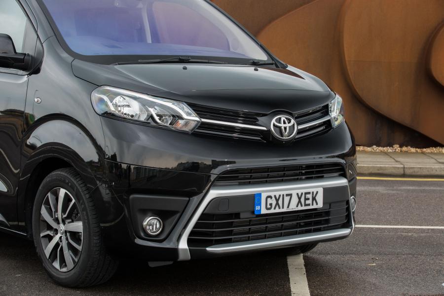 Детали экстерьера Toyota ProAce Verso Compact 2016 года  (UK) (фото 20 из 24)